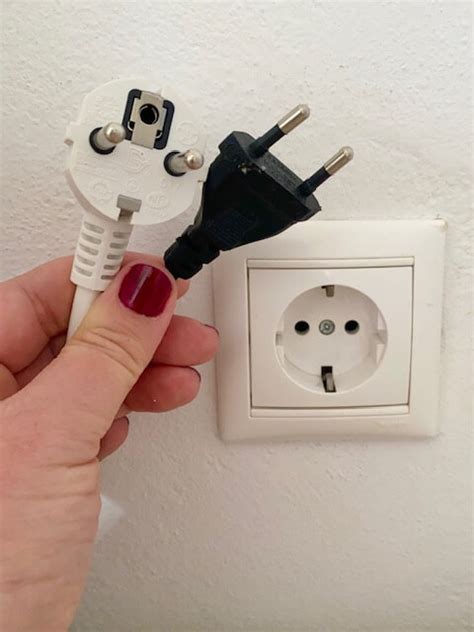 greek power outlet voltage